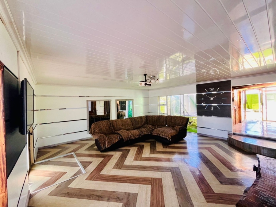 4 Bedroom Property for Sale in Wavecrest Western Cape